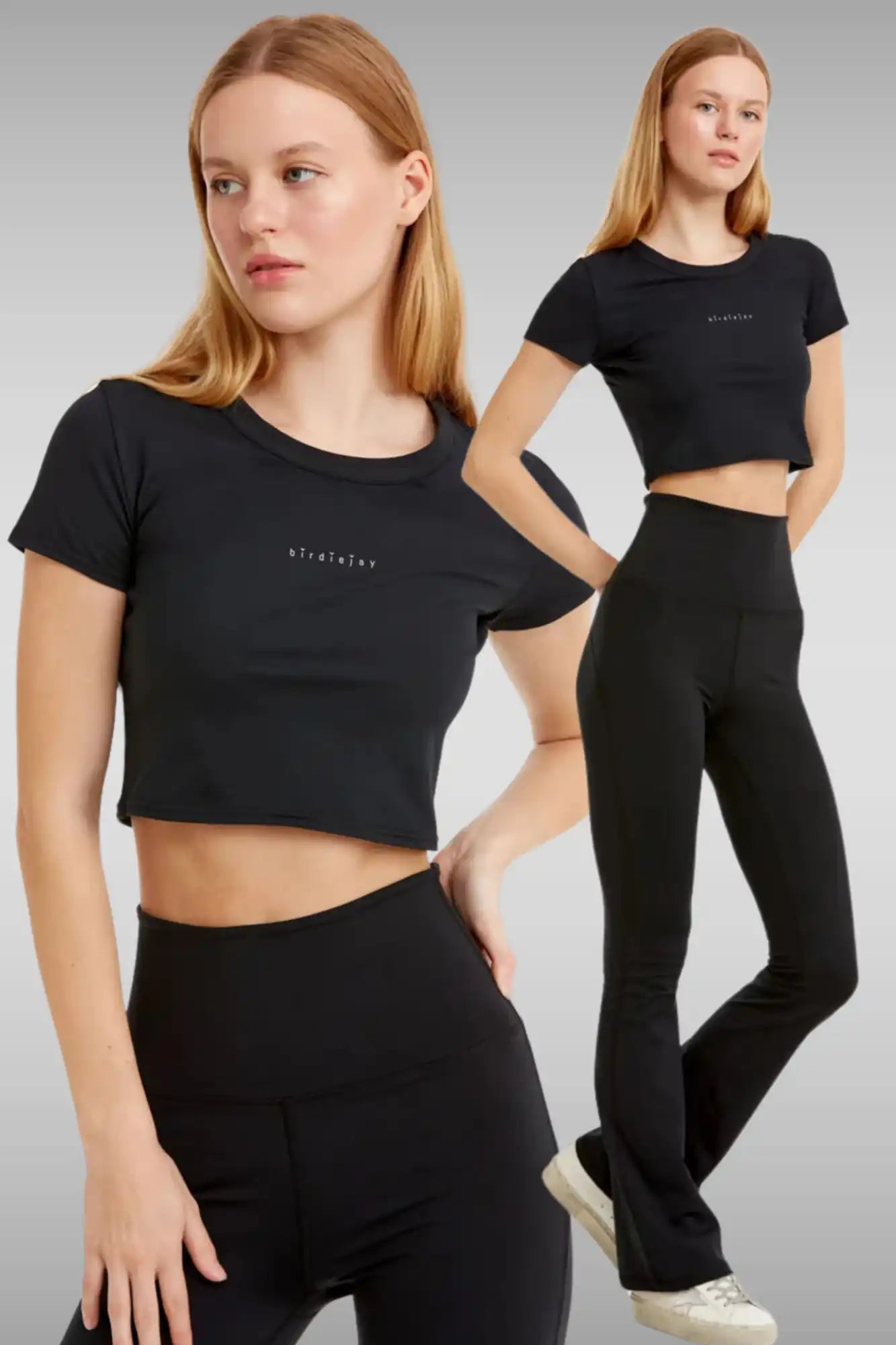 Siyah kısacık tişörtler ve taytlar giymiş iki kadın.